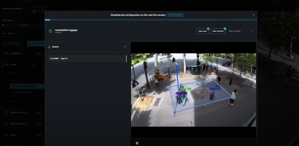 Interface du logiciel CORE détectant un bagage abandonné sur la voie publique grâce à l’analyse vidéo par intelligence artificielle, pour renforcer la sécurité et la surveillance urbaine.